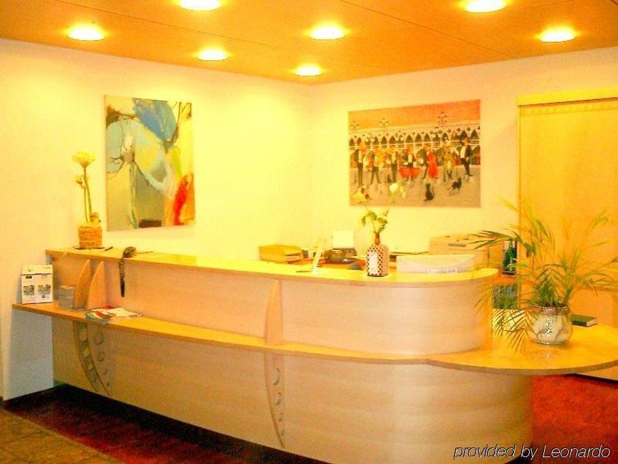 Hotel Victoria Brig Interior photo